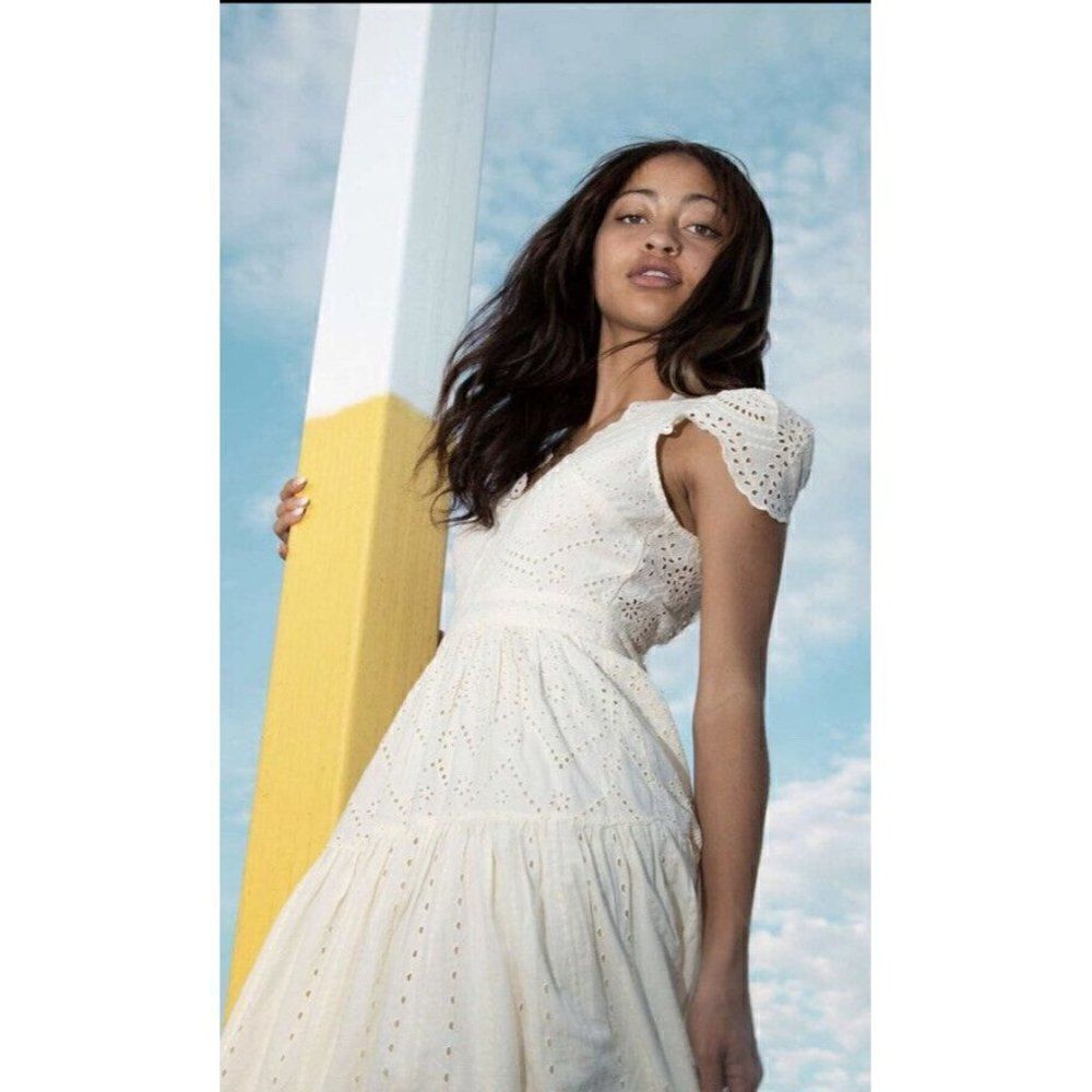 NEW URBAN OUTFITTERS SIZE M UO WILD DAISEY EYELET DRESS